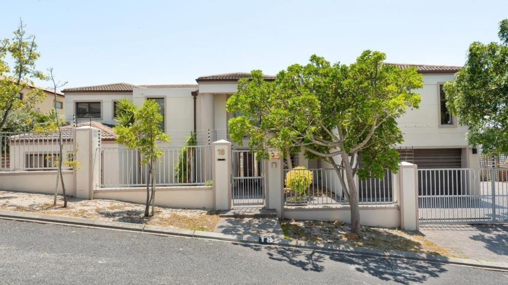 Harbour Close Boutique Villa Cape Town Exterior photo